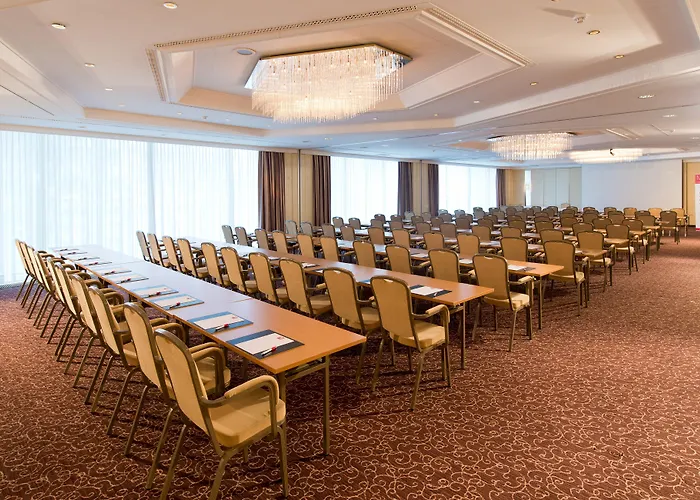 Hotel Leonardo Arabellapark 4*